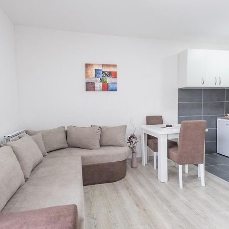Apartmani Centar ロズニツァ エクステリア 写真