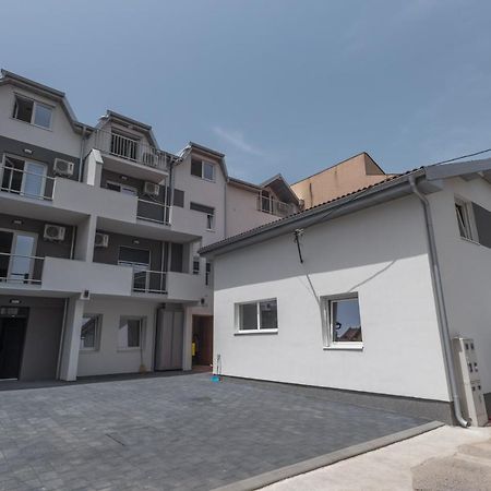Apartmani Centar ロズニツァ エクステリア 写真