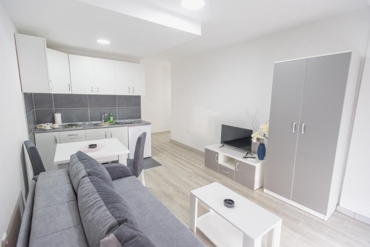 Apartmani Centar ロズニツァ エクステリア 写真