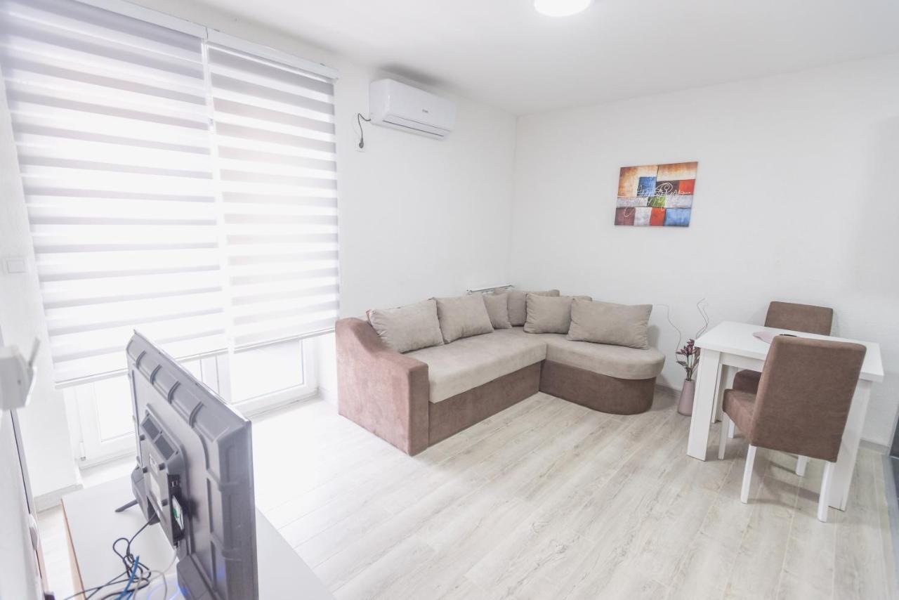 Apartmani Centar ロズニツァ エクステリア 写真