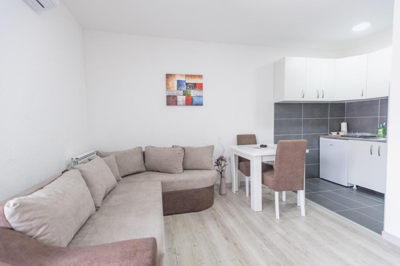 Apartmani Centar ロズニツァ エクステリア 写真