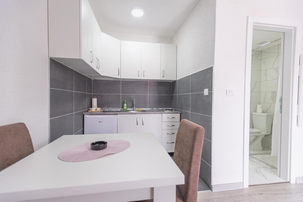 Apartmani Centar ロズニツァ エクステリア 写真