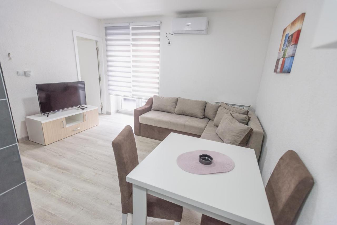 Apartmani Centar ロズニツァ エクステリア 写真