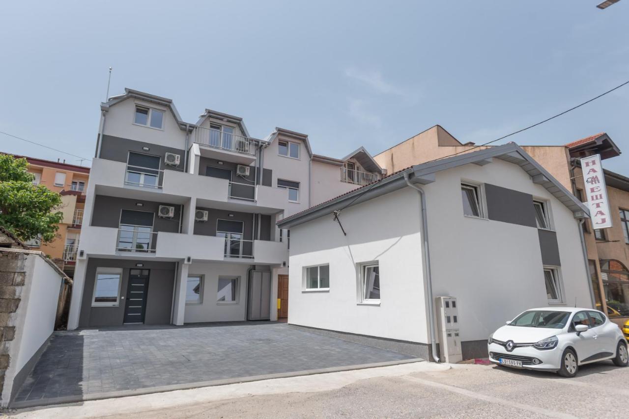 Apartmani Centar ロズニツァ エクステリア 写真
