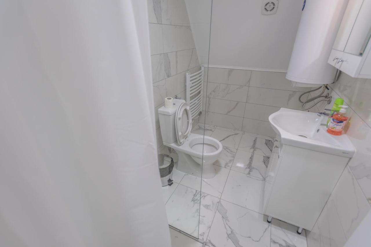 Apartmani Centar ロズニツァ エクステリア 写真