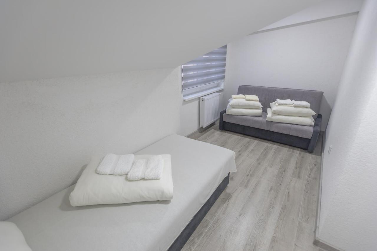 Apartmani Centar ロズニツァ エクステリア 写真