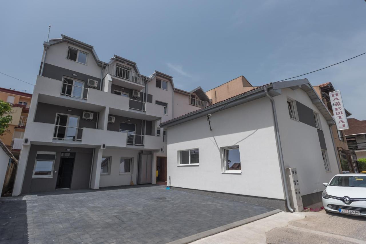 Apartmani Centar ロズニツァ エクステリア 写真