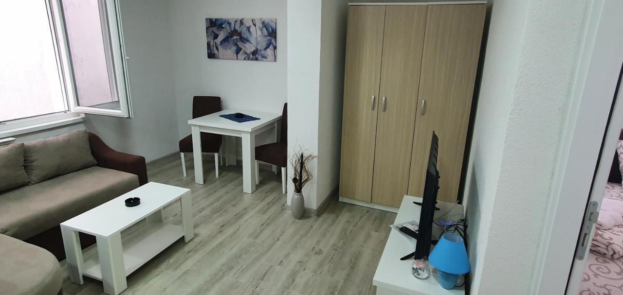 Apartmani Centar ロズニツァ エクステリア 写真
