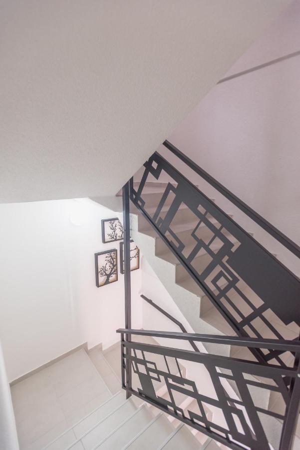 Apartmani Centar ロズニツァ エクステリア 写真