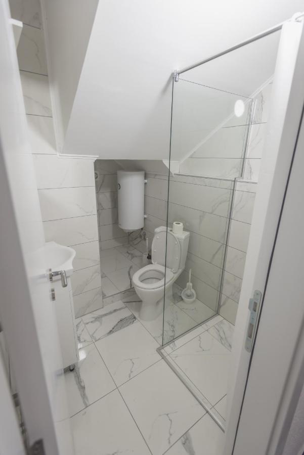 Apartmani Centar ロズニツァ エクステリア 写真