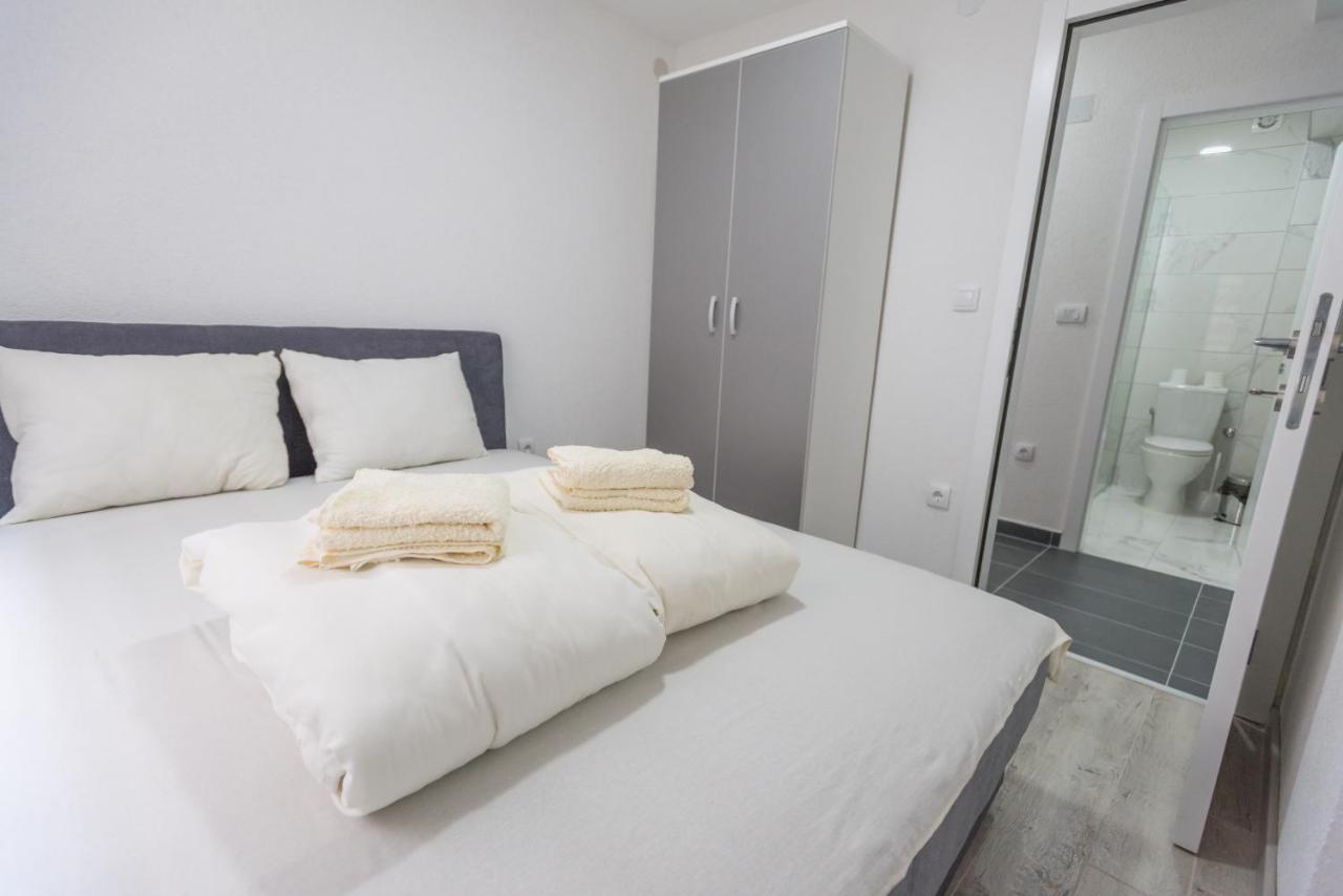 Apartmani Centar ロズニツァ エクステリア 写真
