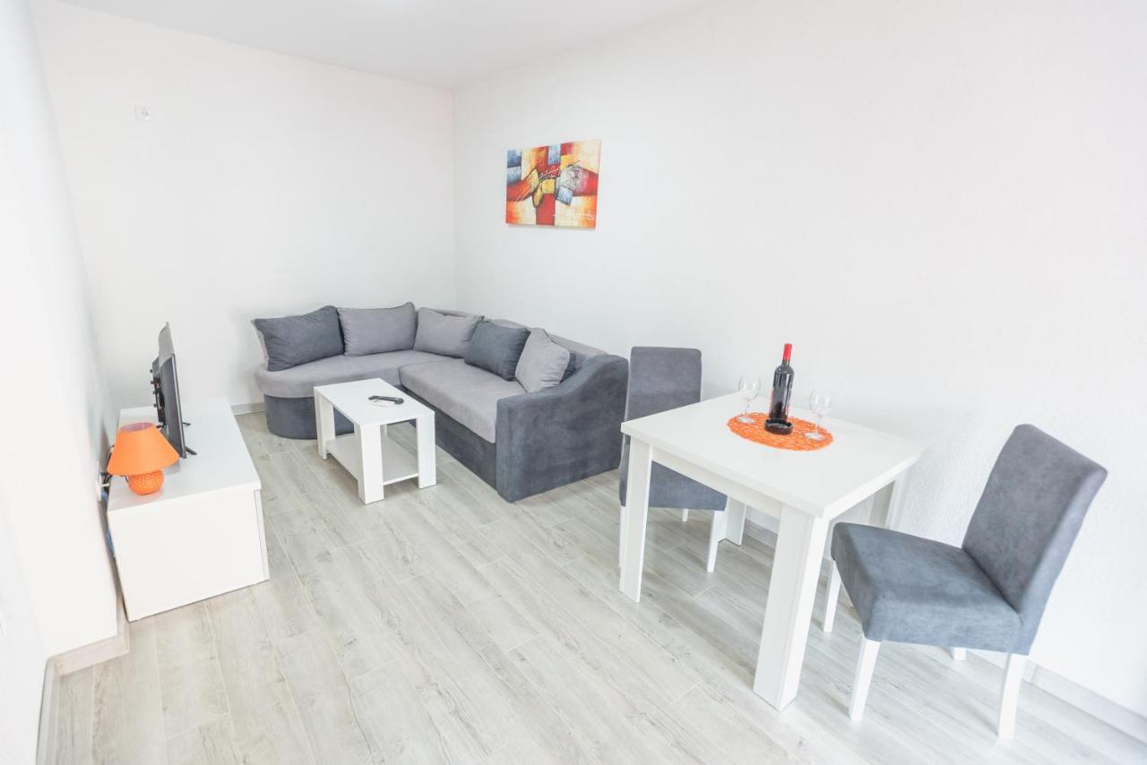 Apartmani Centar ロズニツァ エクステリア 写真