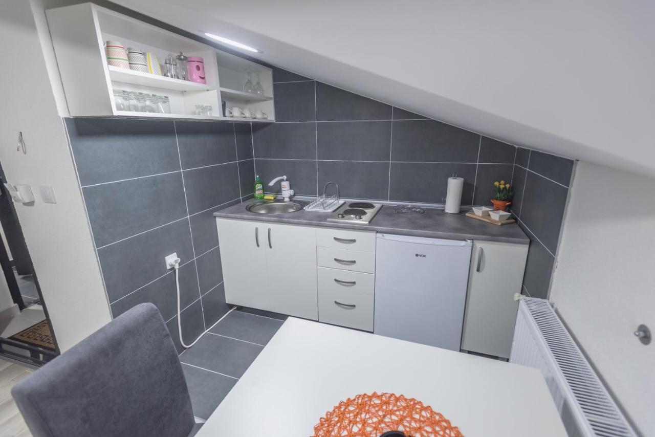 Apartmani Centar ロズニツァ エクステリア 写真