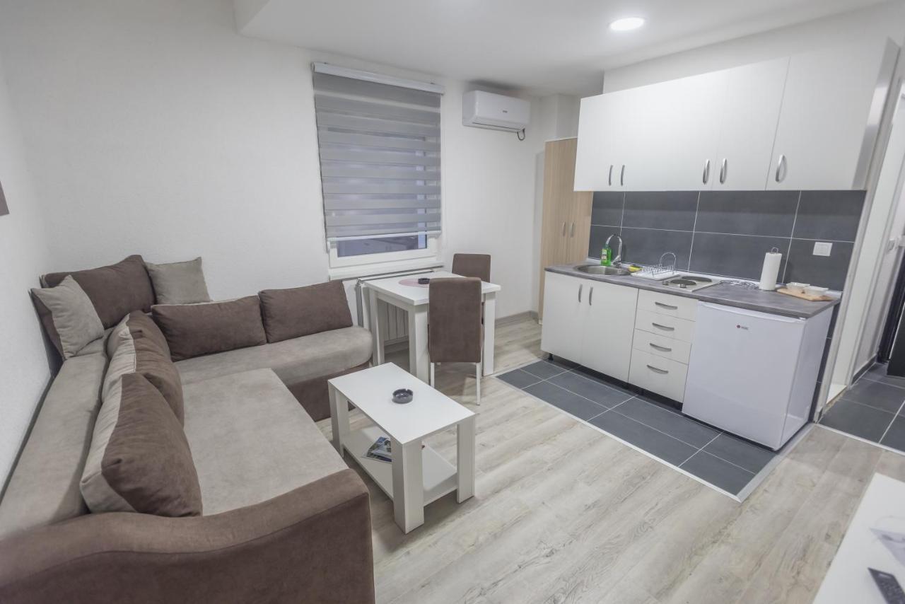 Apartmani Centar ロズニツァ エクステリア 写真