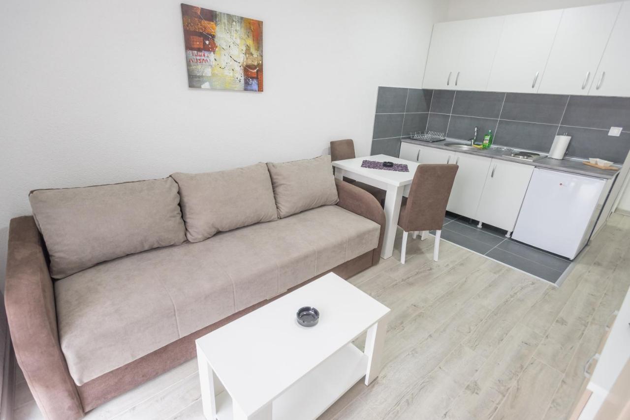 Apartmani Centar ロズニツァ エクステリア 写真