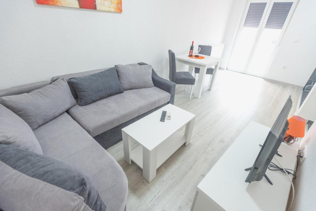 Apartmani Centar ロズニツァ エクステリア 写真