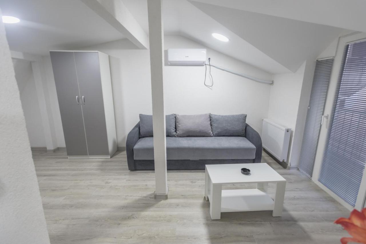 Apartmani Centar ロズニツァ エクステリア 写真